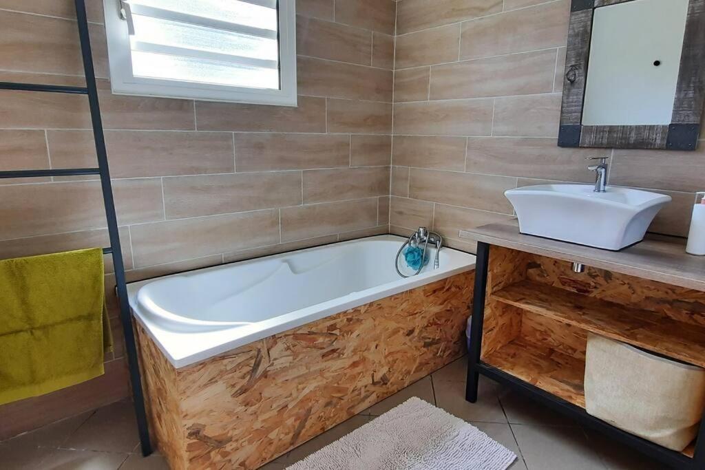 Le Tibouchina , Gite Chaleureux A La Ferme Le Tampon Exterior photo